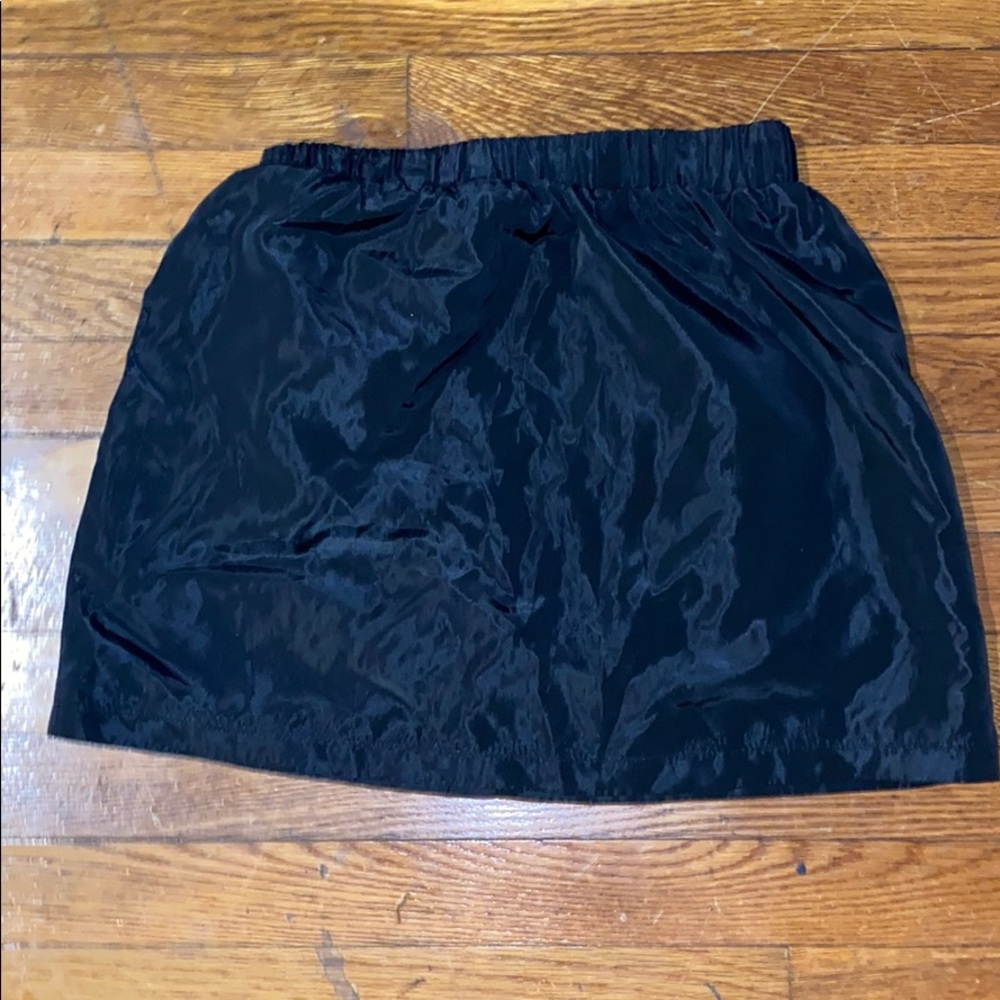 Pretty little things black skirt size 6